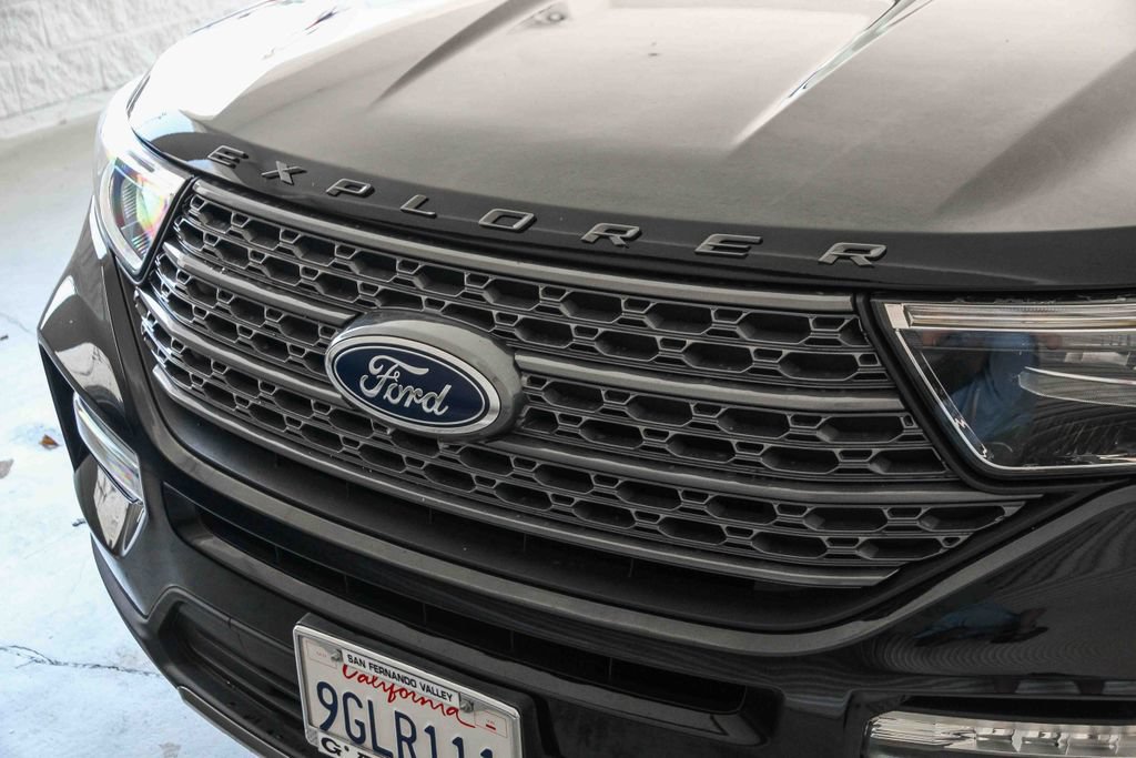 Certified 2023 Ford Explorer XLT w/ Equipment Group 202A RWD image 10
