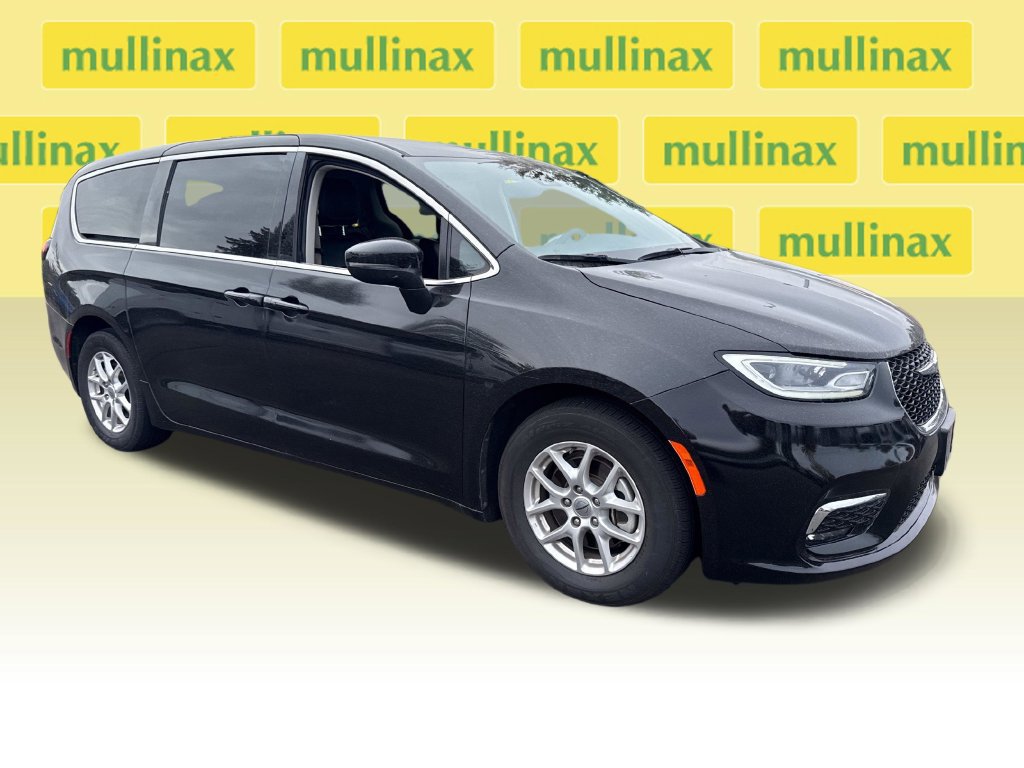 Used 2023 Chrysler Pacifica Touring-L