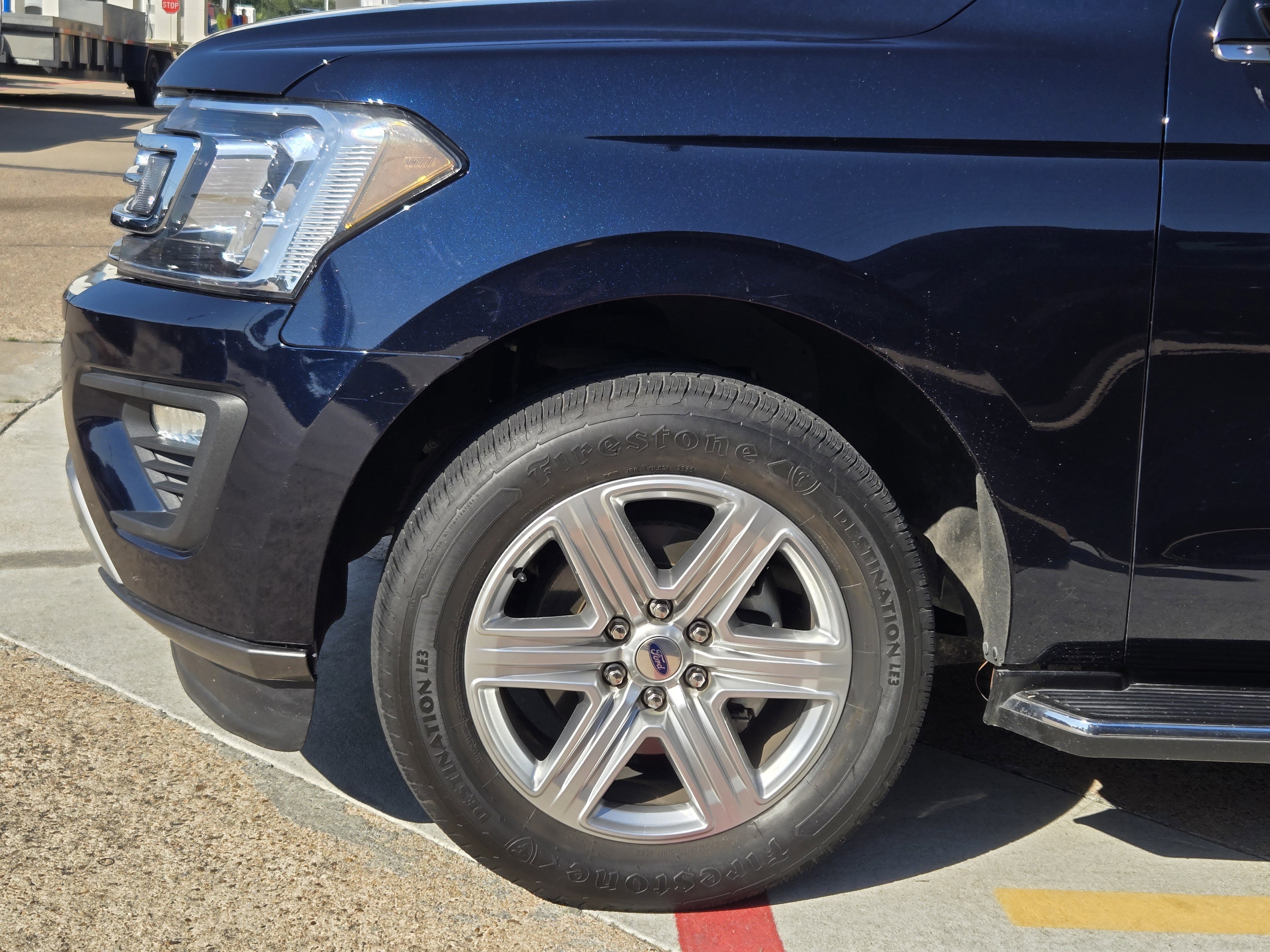 Certified 2021 Ford Expedition Max XLT RWD image 5