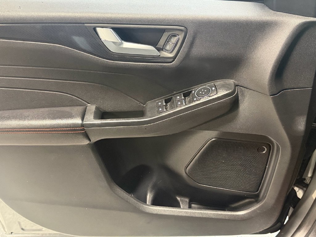 Certified 2025 Ford Escape ST-Line FWD image 31