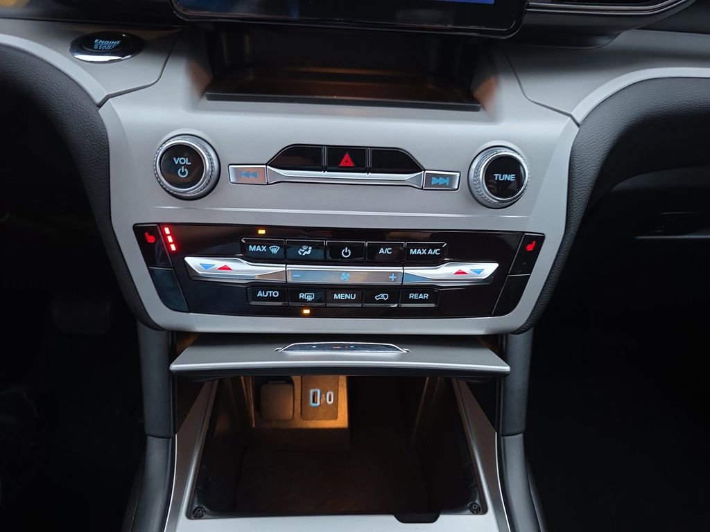 Certified 2024 Ford Explorer XLT image 27