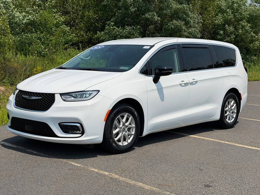 Used 2024 Chrysler Pacifica Touring-L FWD image 29