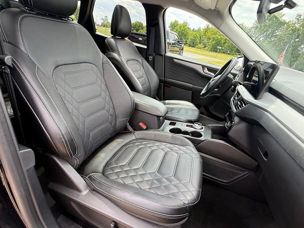 Certified 2023 Ford Escape Platinum w/ Premium Technology Package AWD/4WD image 15