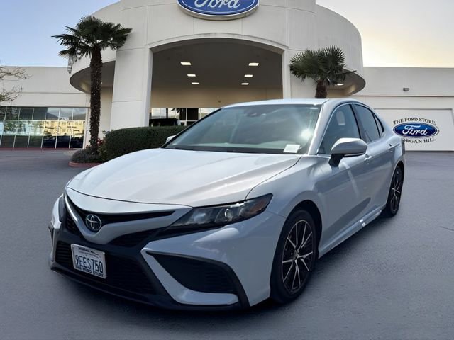 Used 2024 Toyota Camry SE FWD image 1
