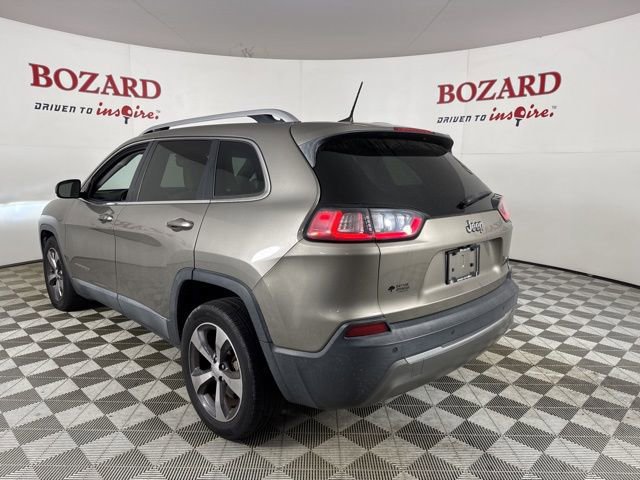 Used 2019 Jeep Cherokee Limited image 3