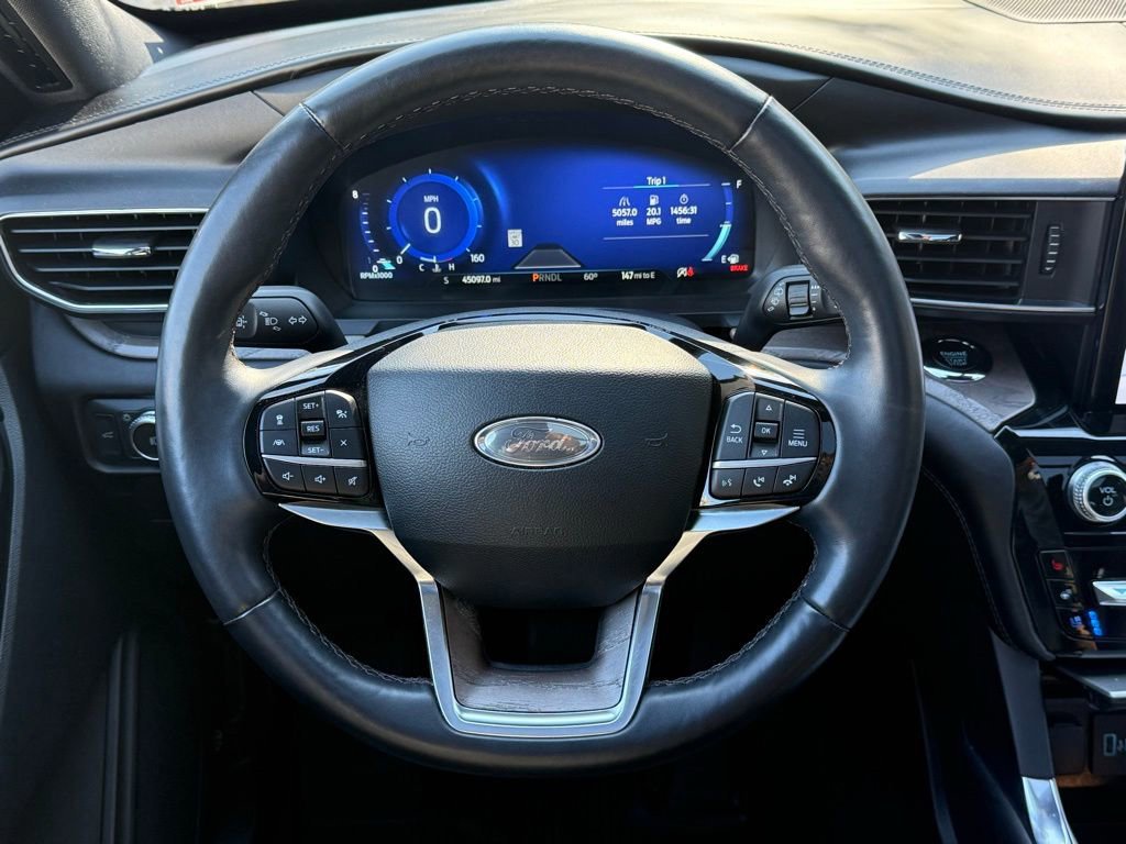 Certified 2022 Ford Explorer Platinum w/ Equipment Group 601A image 21