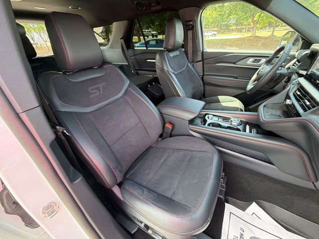 Certified 2025 Ford Explorer ST image 28