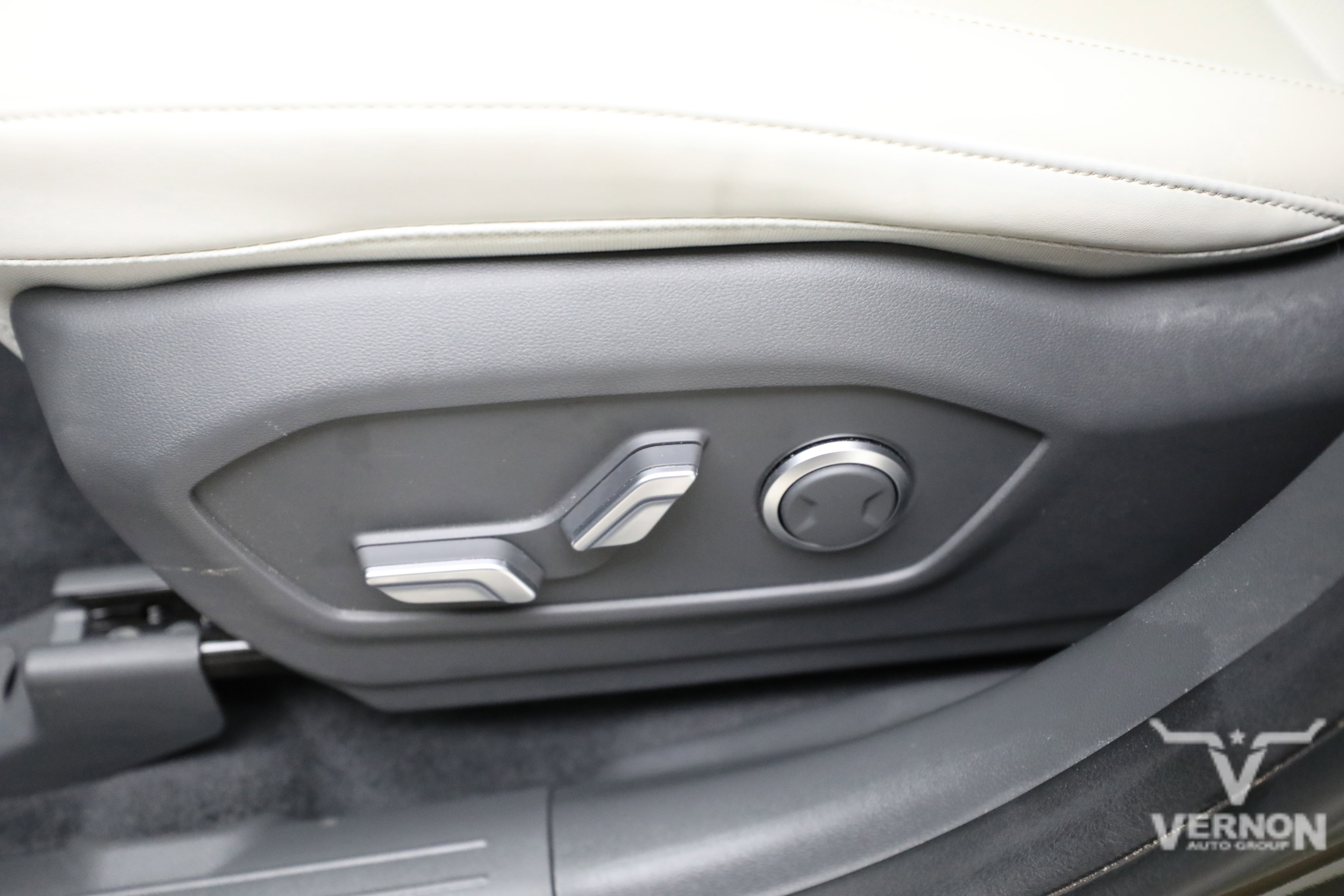 Used 2025 Hyundai Santa Fe SEL FWD image 14
