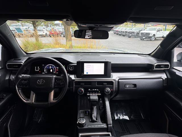 Used 2025 Toyota 4Runner SR5 AWD/4WD image 32