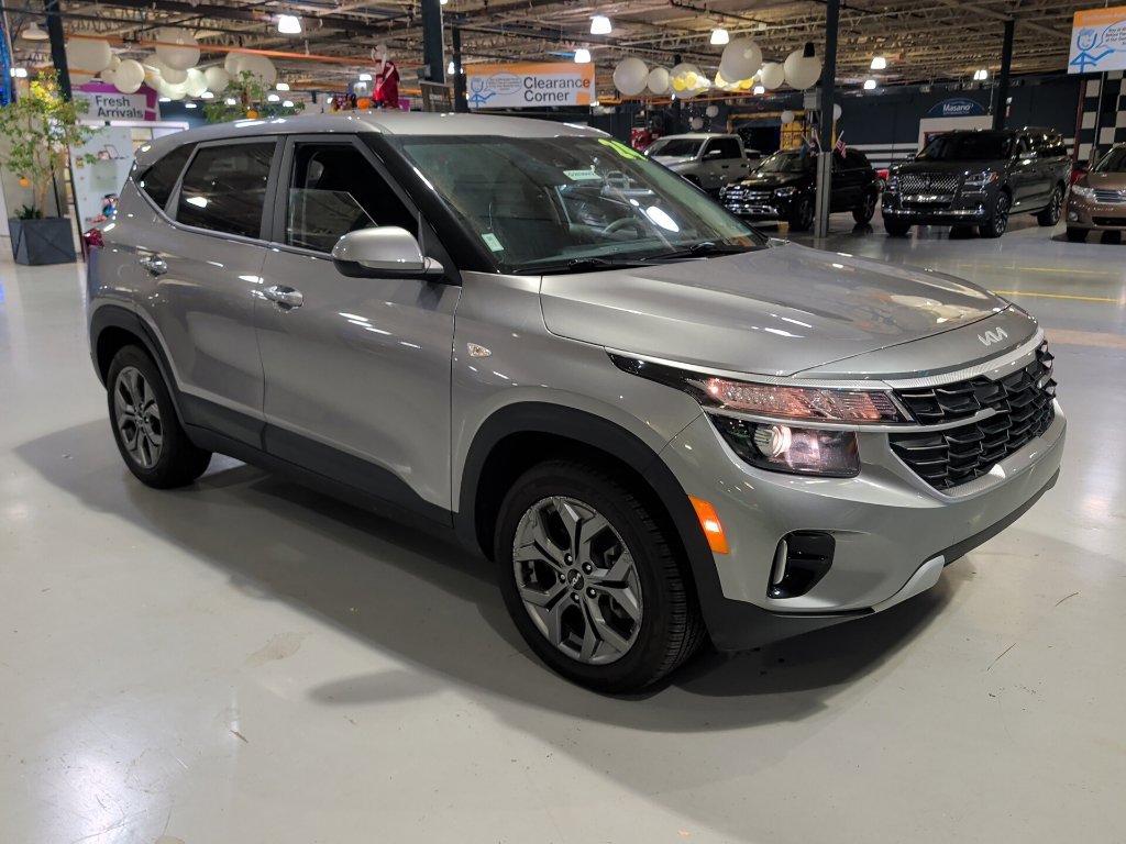 Used 2024 Kia Seltos LX AWD/4WD image 1