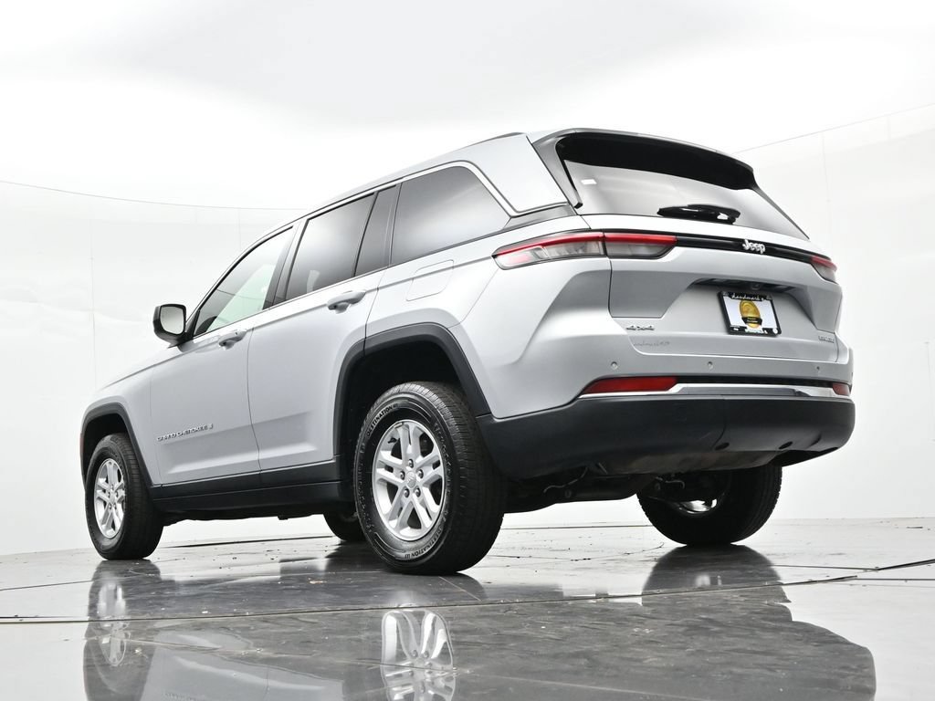 Used 2023 Jeep Grand Cherokee Laredo w/ Luxury Tech Group I AWD/4WD image 18