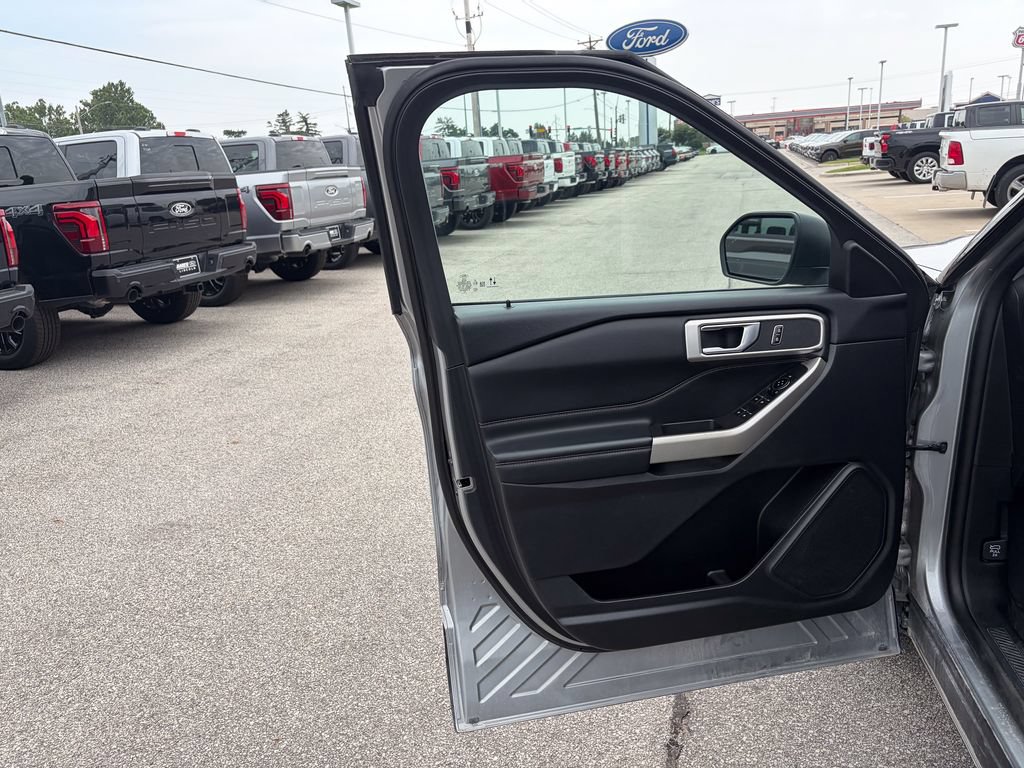 Certified 2023 Ford Explorer XLT w/ Equipment Group 202A AWD/4WD image 11