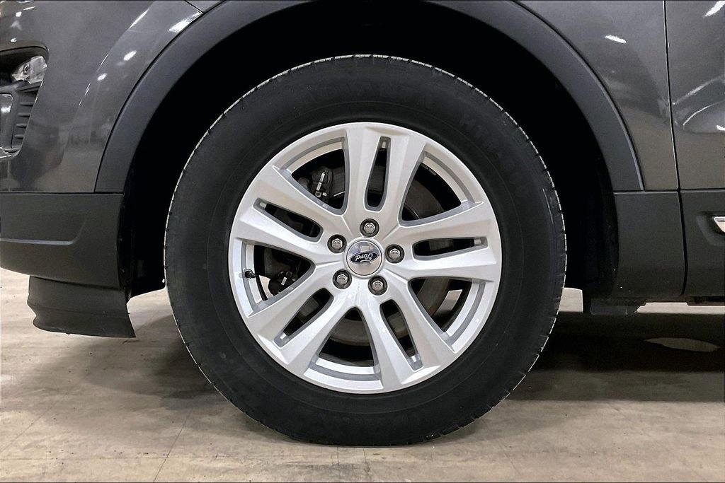 Certified 2018 Ford Explorer XLT w/ Equipment Group 202A AWD/4WD image 9
