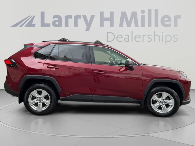Used 2020 Toyota RAV4 LE w/ Carpet Mat Package AWD/4WD image 6