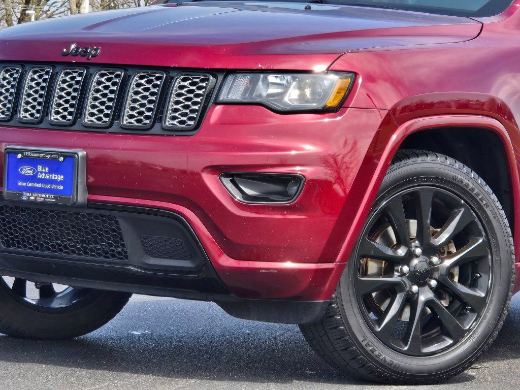 Used 2019 Jeep Grand Cherokee Altitude AWD/4WD image 2