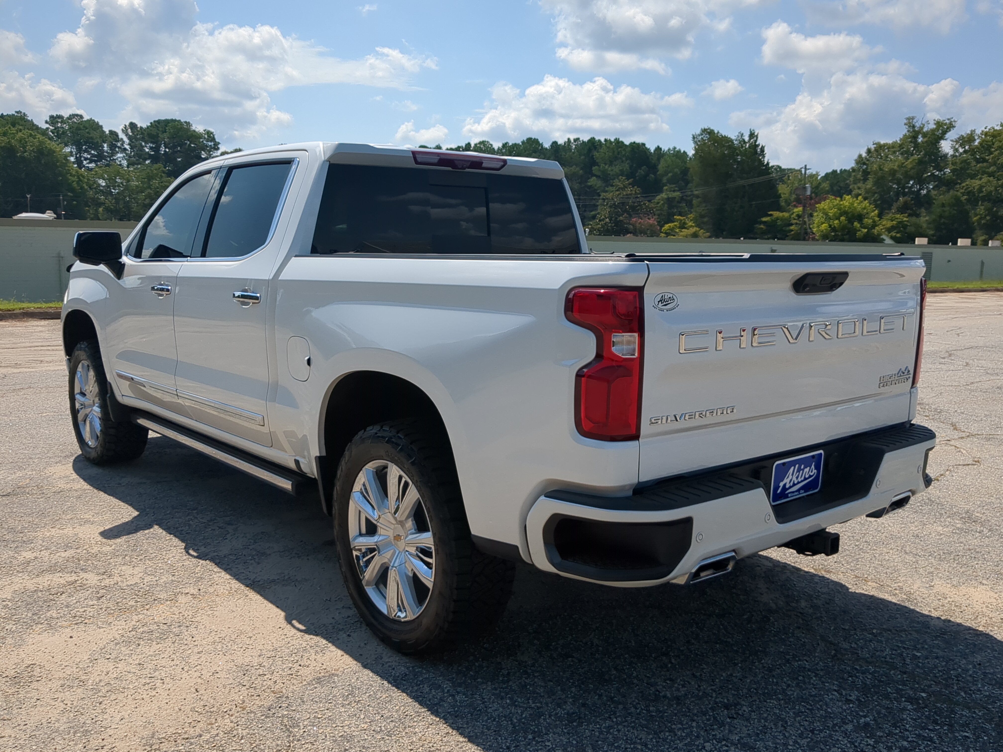 Used 2022 Chevrolet Silverado 1500 High Country w/ High Country Premium Package AWD/4WD image 5