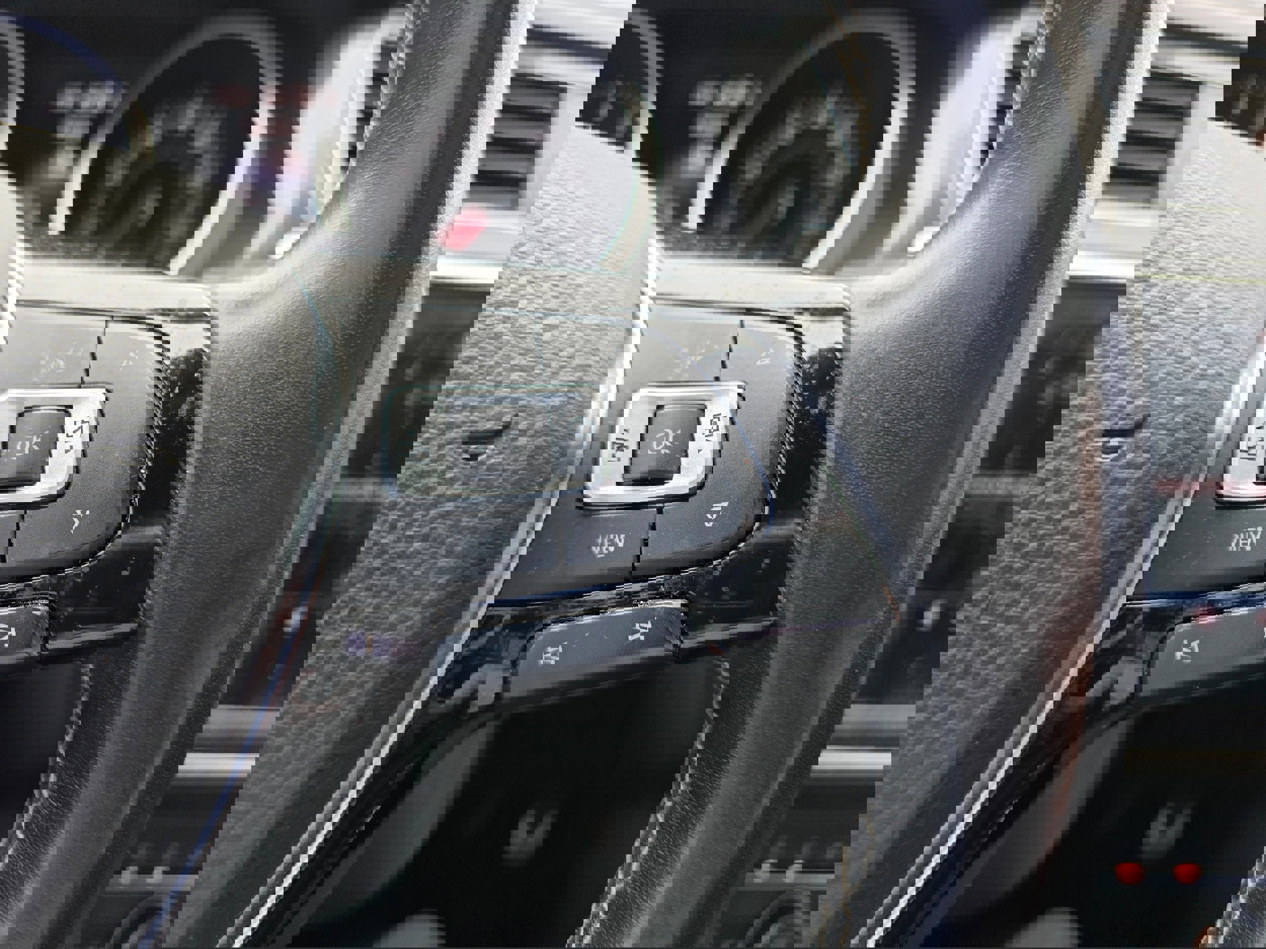 Used 2021 Volkswagen Tiguan SE R-Line image 13