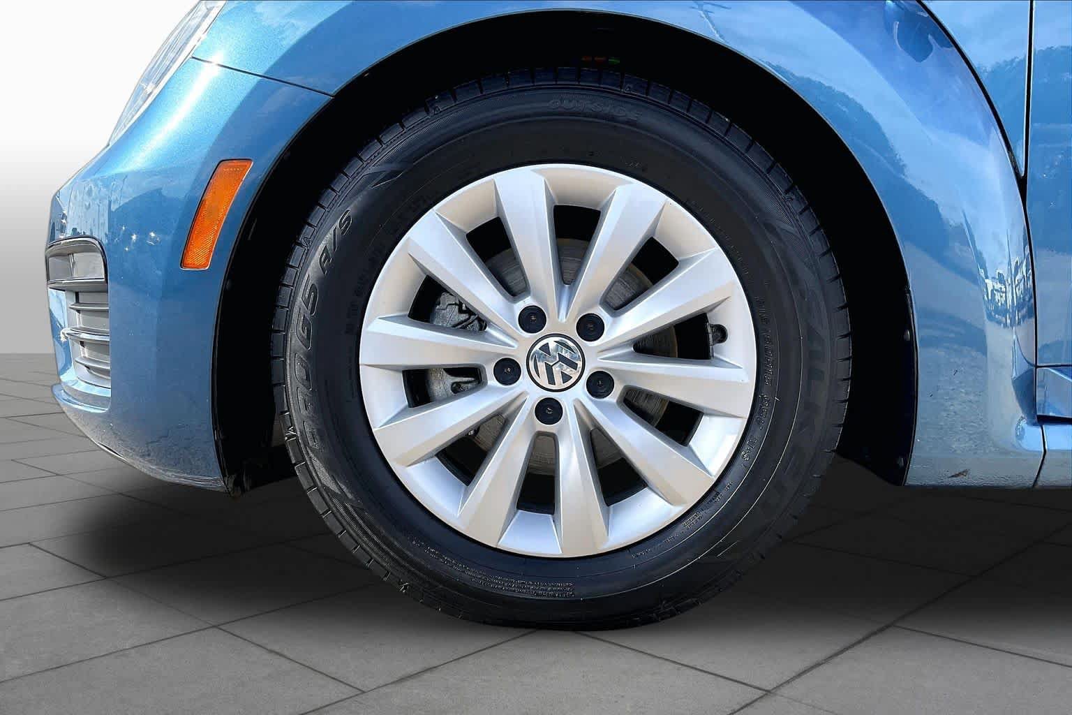 Used 2019 Volkswagen Beetle 2.0T S FWD image 9