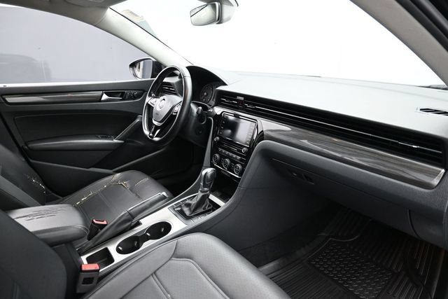Used 2020 Volkswagen Passat 2.0T R-Line FWD image 30