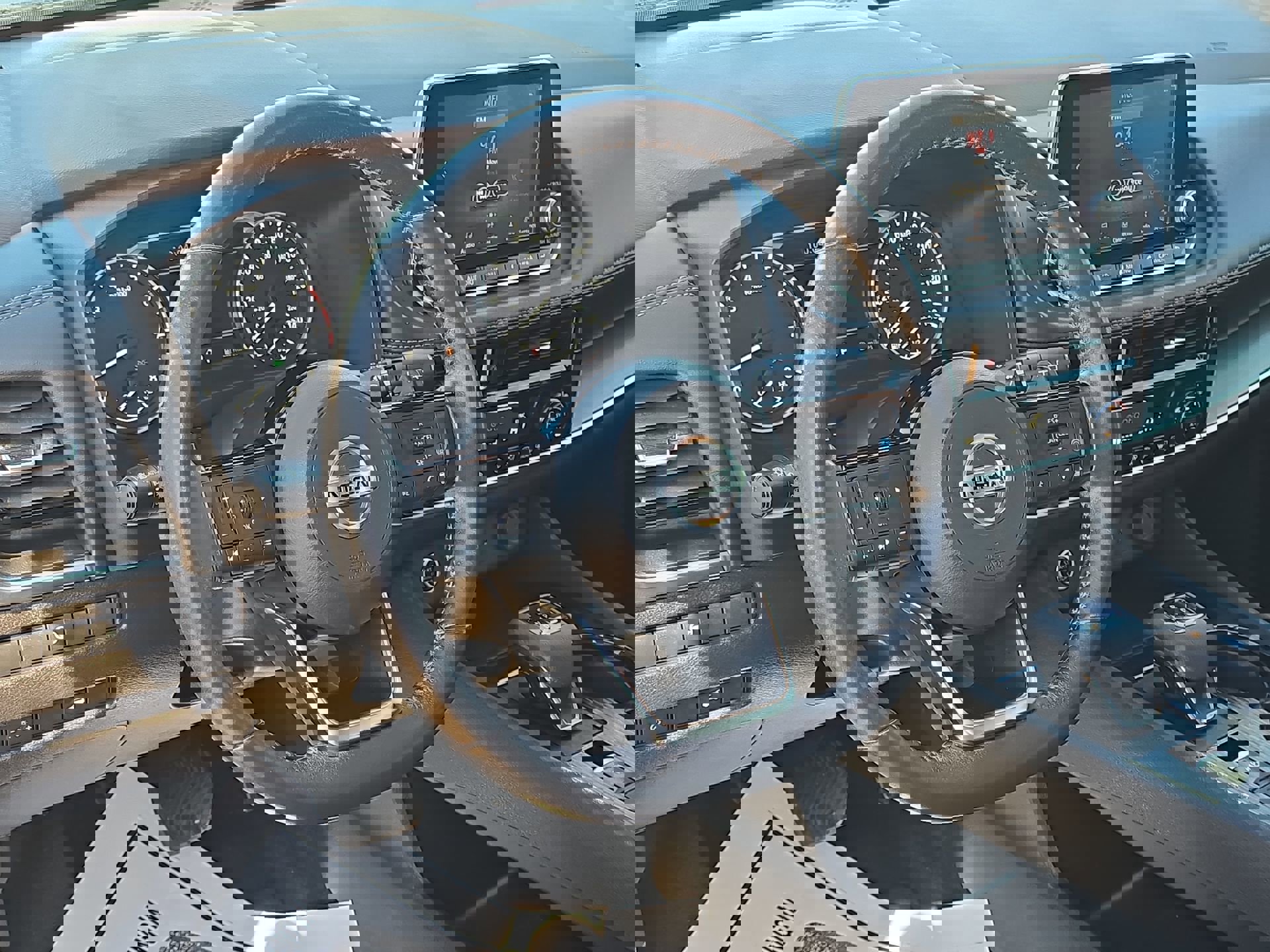 Used 2021 Nissan Rogue SV w/ Premium Package image 15