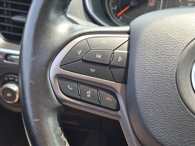 Used 2020 Jeep Cherokee Latitude Plus w/ Cold Weather Group AWD/4WD image 12