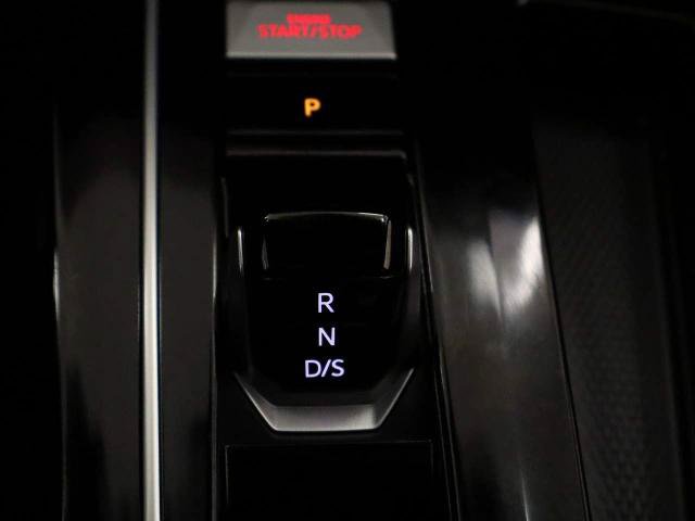 Used 2025 Volkswagen GTI SE FWD image 33