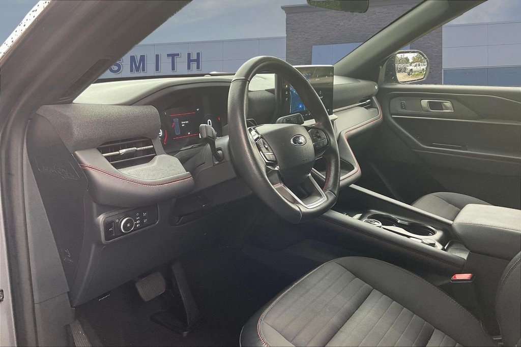 Certified 2025 Ford Explorer ST-Line AWD/4WD image 17