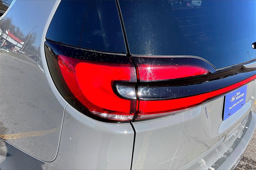 Used 2022 Chrysler Pacifica Touring-L image 31