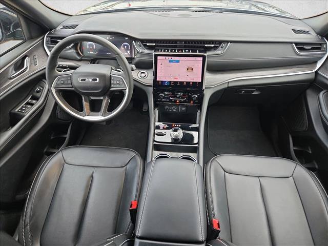 Used 2024 Jeep Grand Cherokee Limited AWD/4WD image 16