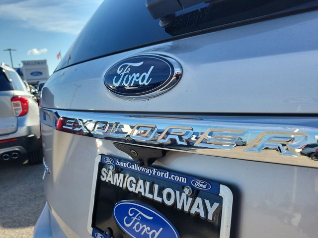 Certified 2017 Ford Explorer Limited w/ Equipment Group 301A image 11