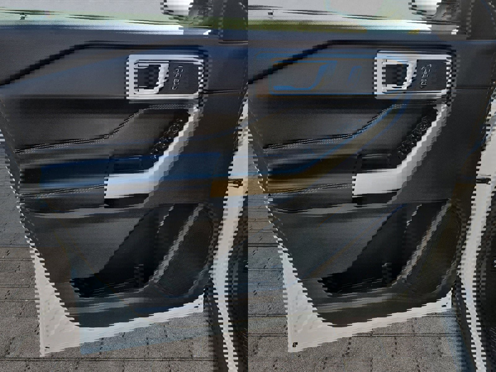 Certified 2022 Ford Explorer XLT w/ Equipment Group 202A image 10