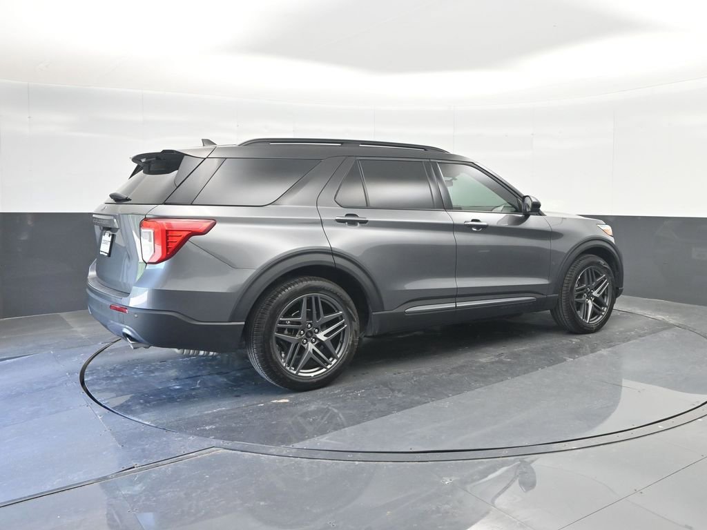 Certified 2024 Ford Explorer XLT w/ Equipment Group 202A RWD image 15