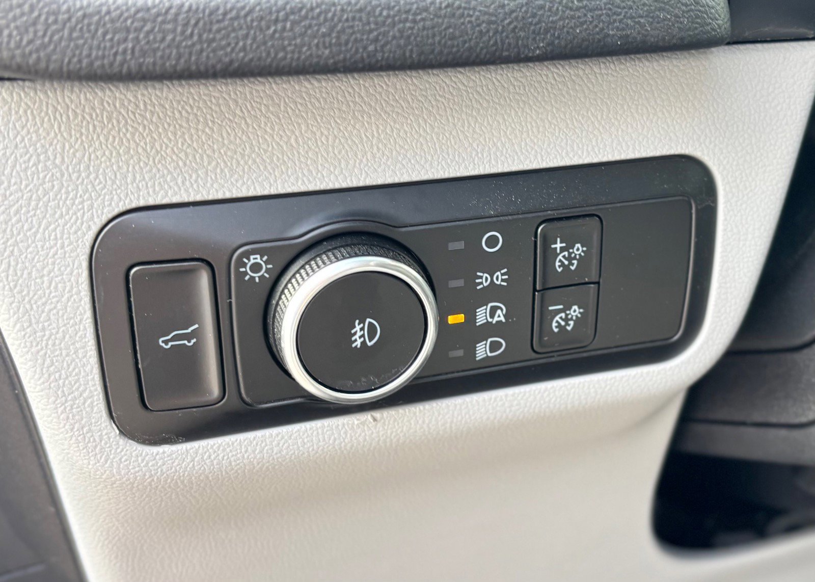 Certified 2025 Ford Escape Platinum w/ Premium Technology Package image 30