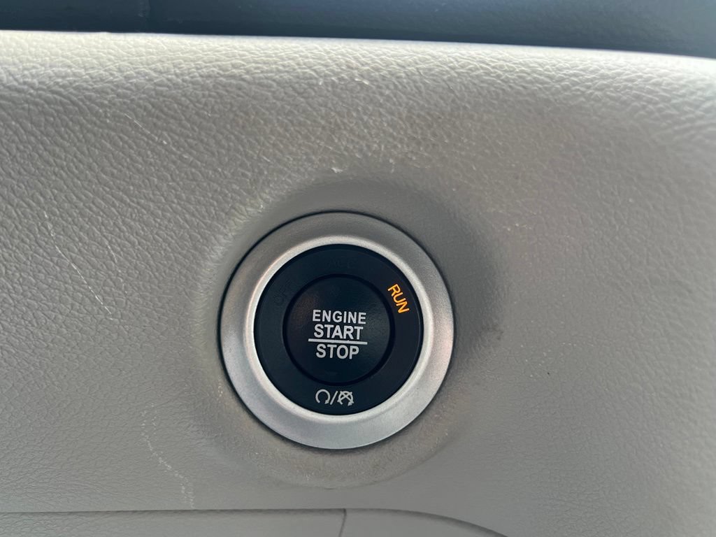 Used 2023 Chrysler Pacifica Touring-L FWD image 24
