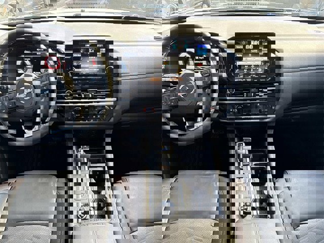 Used 2024 Nissan Pathfinder Platinum image 16