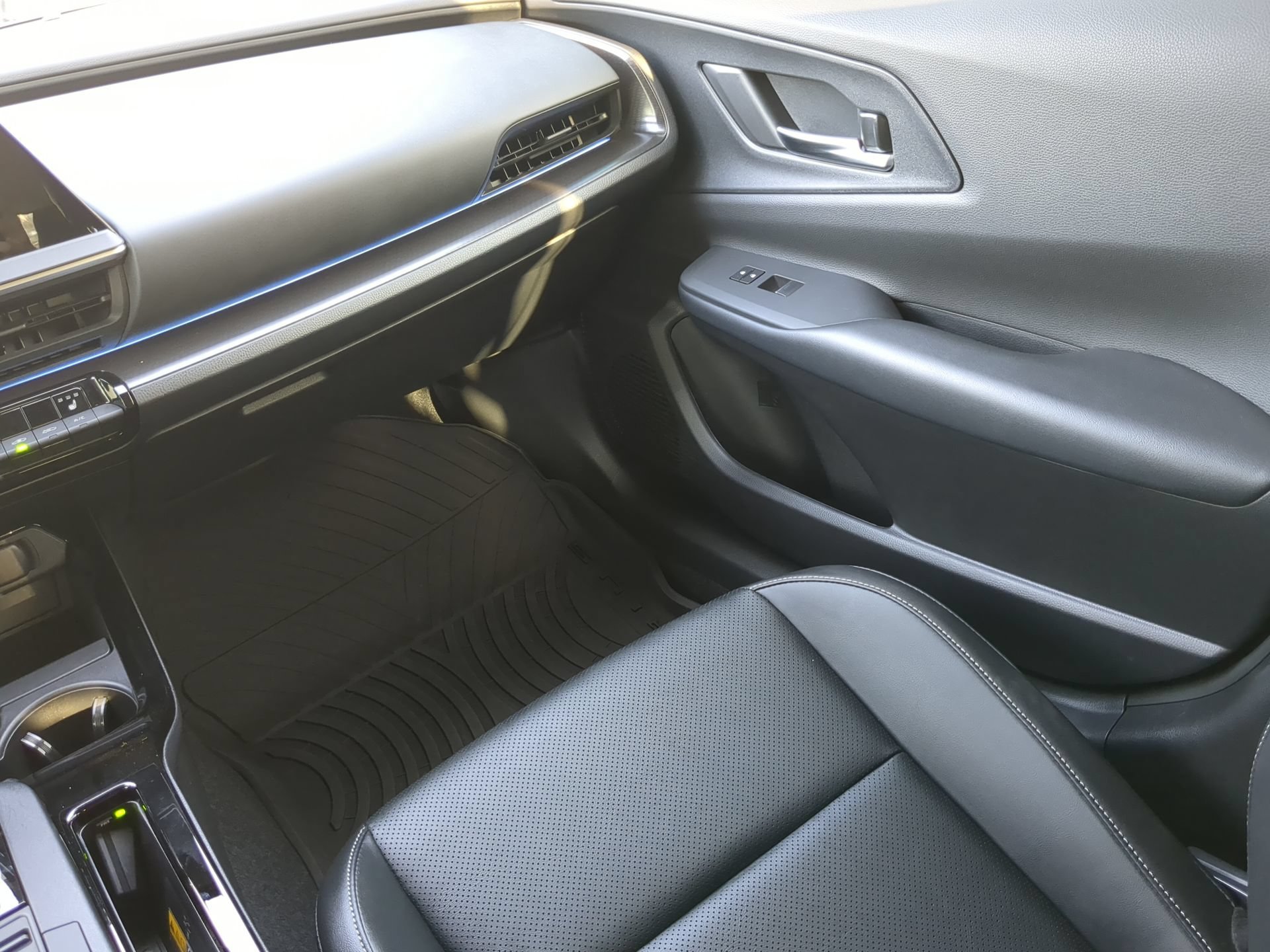 Used 2026 Toyota Prius FWD image 52