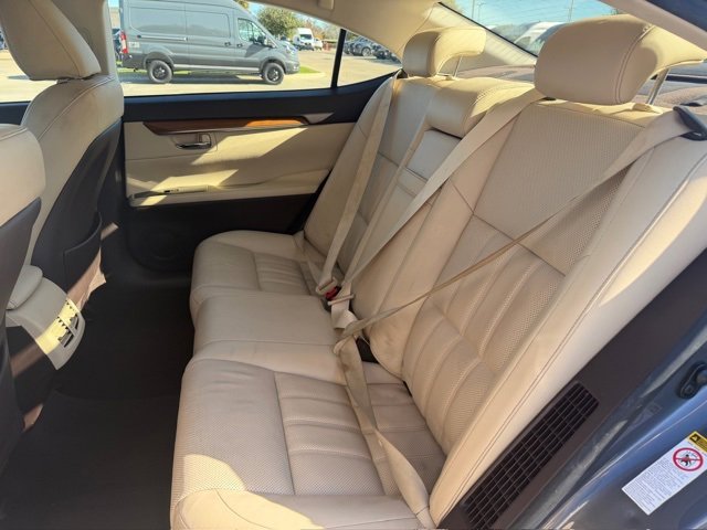 Used 2017 Lexus ES 300h w/ Luxury Package image 18