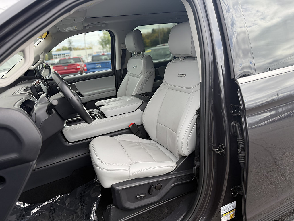 Certified 2025 Ford Expedition Platinum w/ Driver's Package AWD/4WD image 13