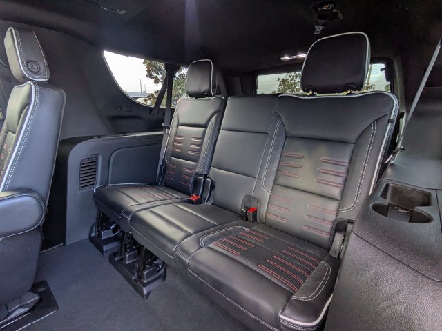 Used 2025 GMC Yukon XL AT4 Ultimate AWD/4WD image 16