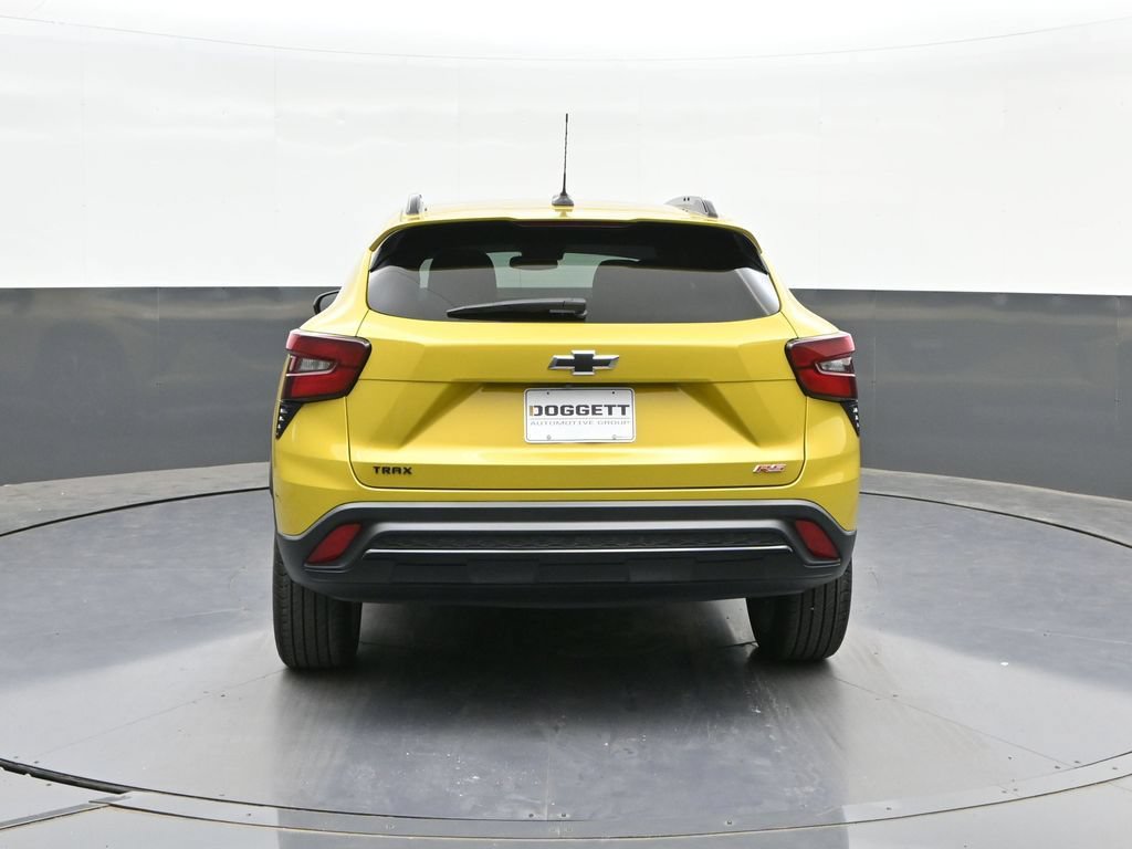 Used 2024 Chevrolet Trax RS w/ Sunroof Package FWD image 8