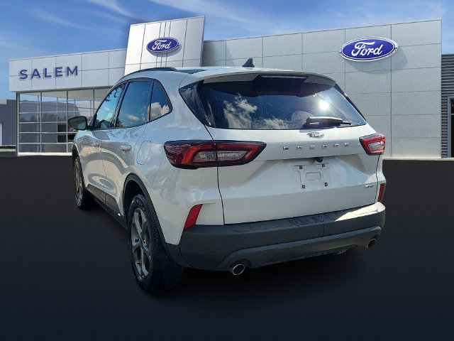 Certified 2025 Ford Escape ST-Line Select AWD/4WD image 4