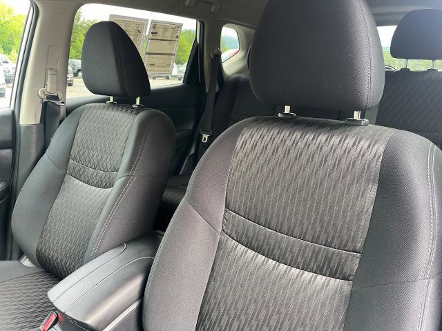 Used 2019 Nissan Rogue SV w/ Premium Package FWD image 7