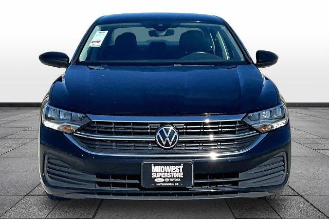 Used 2024 Volkswagen Jetta SE FWD image 3