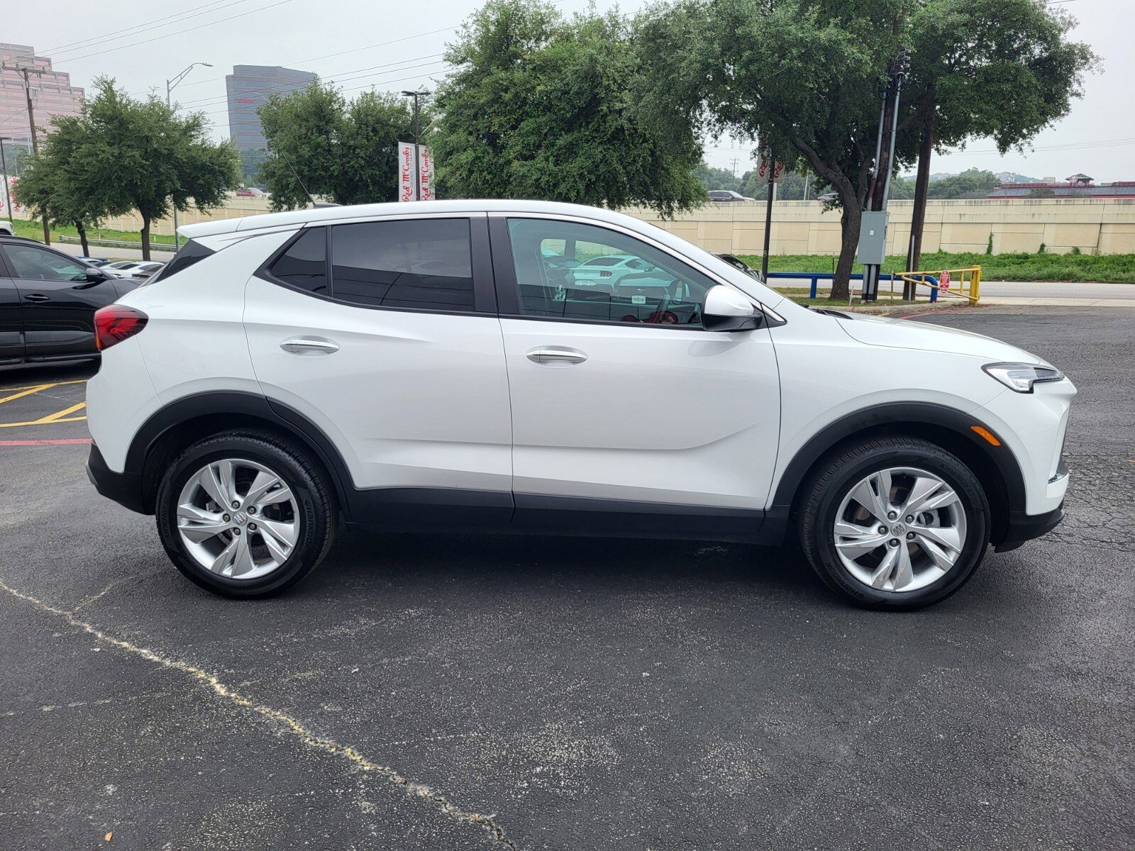 Used 2025 Buick Encore GX Preferred FWD image 2