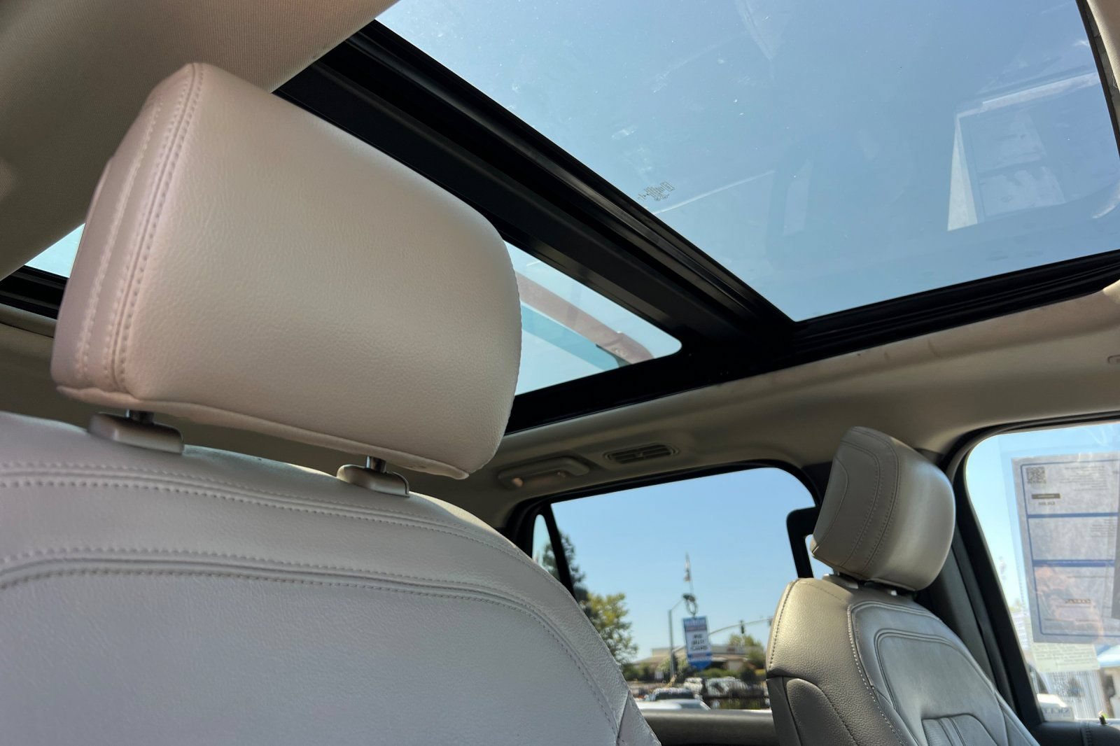 Certified 2019 Ford Expedition Limited w/ Special Edition Package AWD/4WD image 19