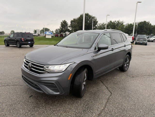 Used 2022 Volkswagen Tiguan SE AWD/4WD image 3