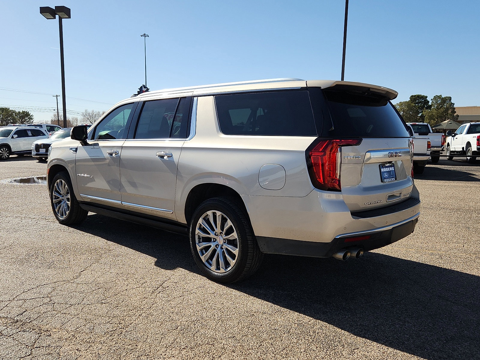 Used 2022 GMC Yukon XL Denali image 2