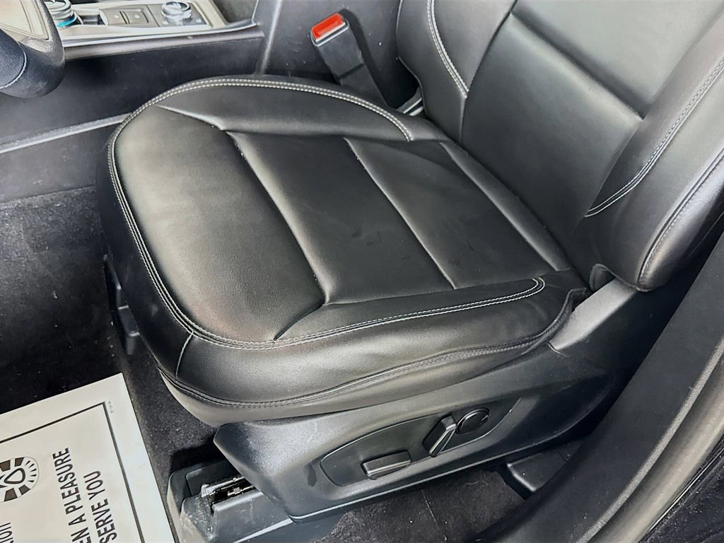 Certified 2023 Ford Explorer XLT w/ Equipment Group 202A image 21