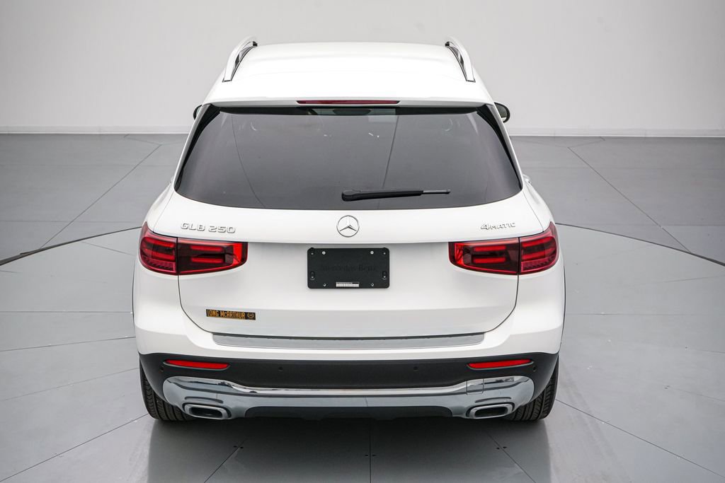 Used 2025 Mercedes-Benz GLB 250 4MATIC image 5