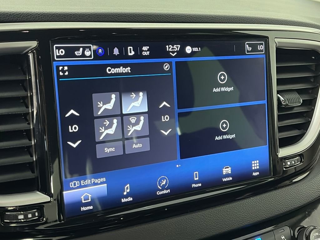 Used 2023 Chrysler Pacifica Touring-L FWD image 18
